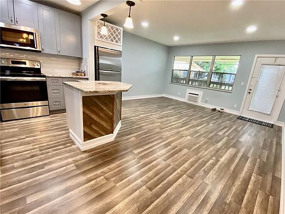 3rd image of 90 Upminster Dr #D