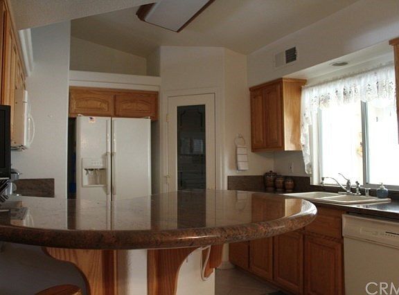 Granite counter tops, walk in pantry