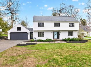 3 Stonegate Ln, Pittsford, NY 14534