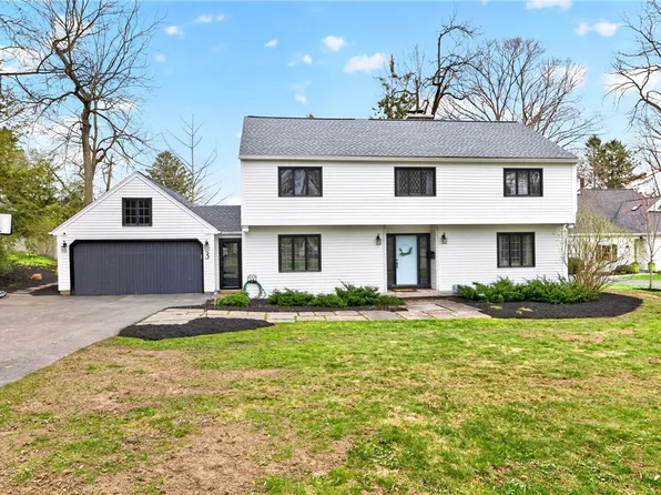 3 Stonegate Ln, Pittsford, NY 14534