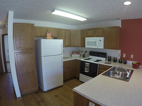 1 BR kitchen