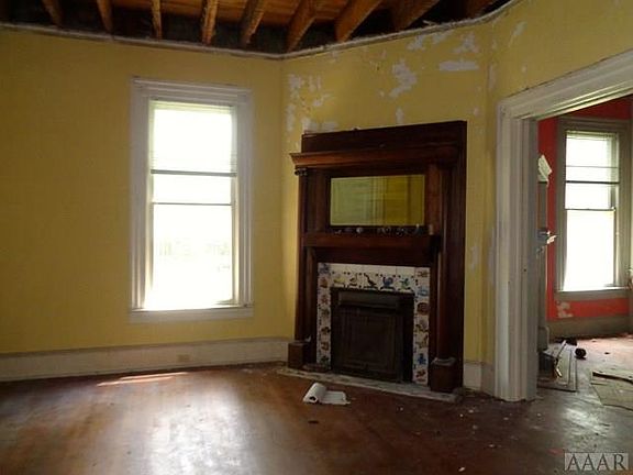 3rd image of 113 N Covent Garden St