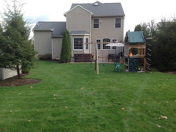3rd image of 29 Lindenwood Dr