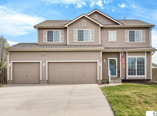 1003 Valleyview Dr, Papillion, NE 68046