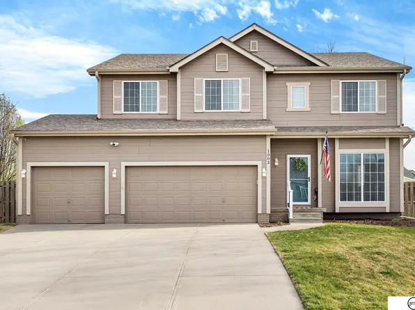1003 Valleyview Dr, Papillion, NE 68046