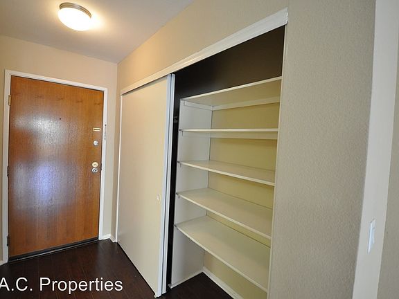 3rd image of 3960 Carpenter Ave APT 204
