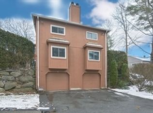 5 Highness Dr, Uxbridge, MA 01569