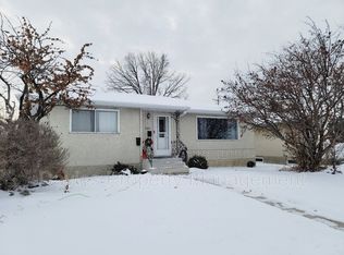7823 132a Ave NW, Edmonton, AB T5C 2C4