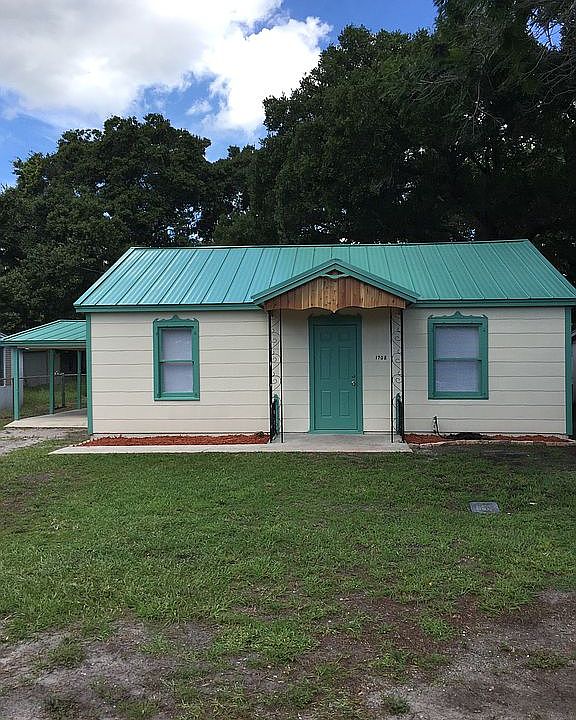 Adorable, new metal roof