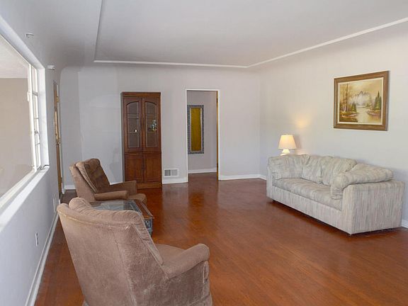 3rd image of 611 Solano Dr SE