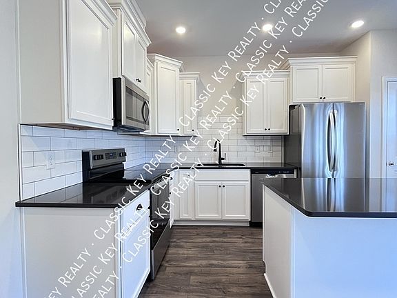 2nd image of 336 Savoy Loop