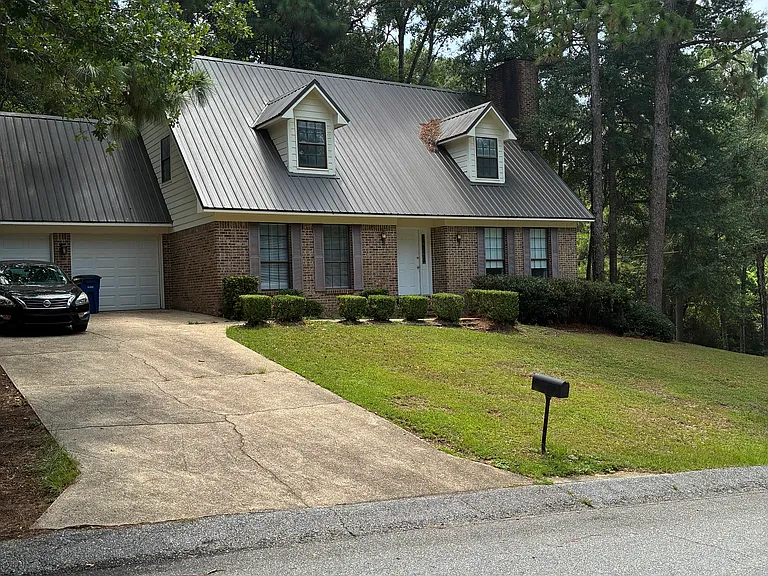 100 McDuffie Cir — Photo 2