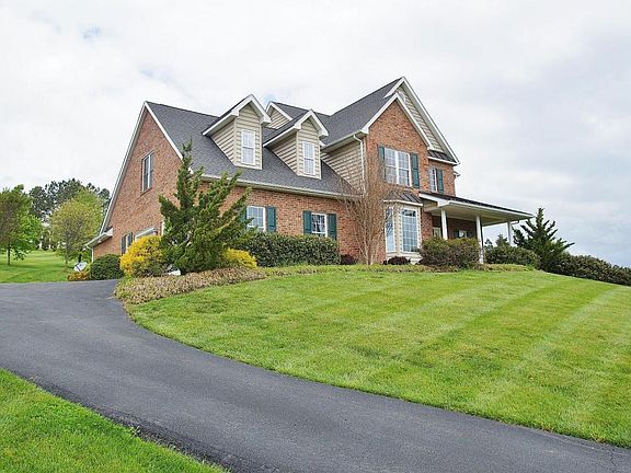 2nd image of 105 Walnut Manor Dr