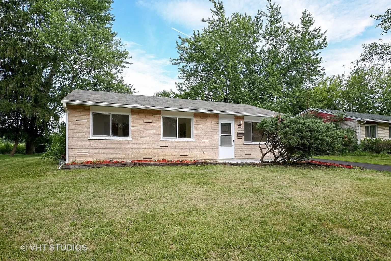 819 Union Dr photo 1