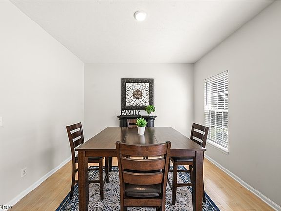 3rd image of 10214 Ridgeview Ct