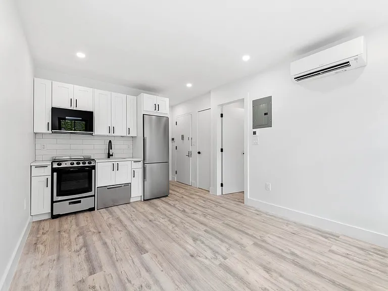 555 2nd Ave #2 — Photo 5