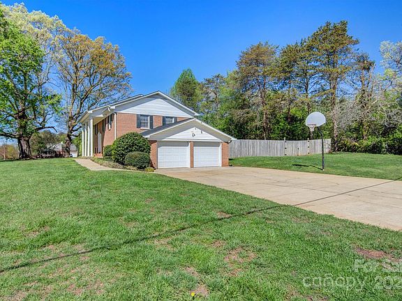 4th image of 2760 Rosewood Ln
