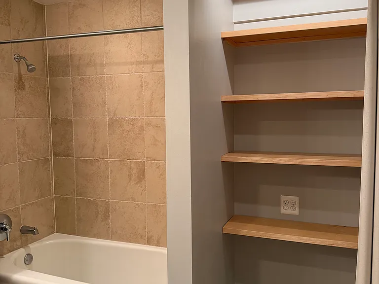 320 E 21st St #411 — Photo 22