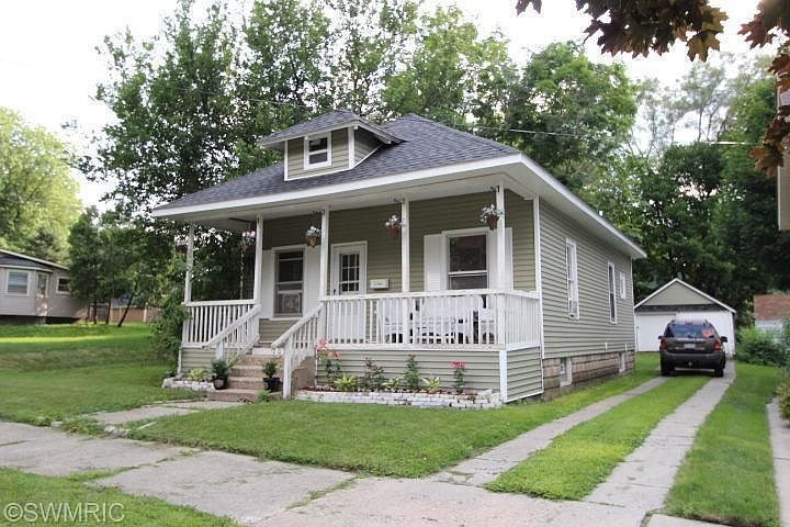 1st image of 2027 Prospect Ave NE