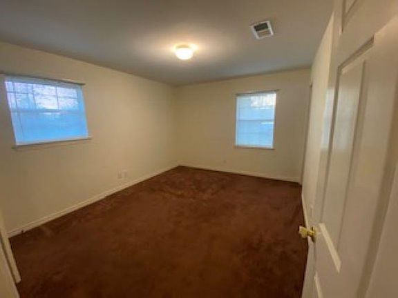 5th image of 105 Camellia St