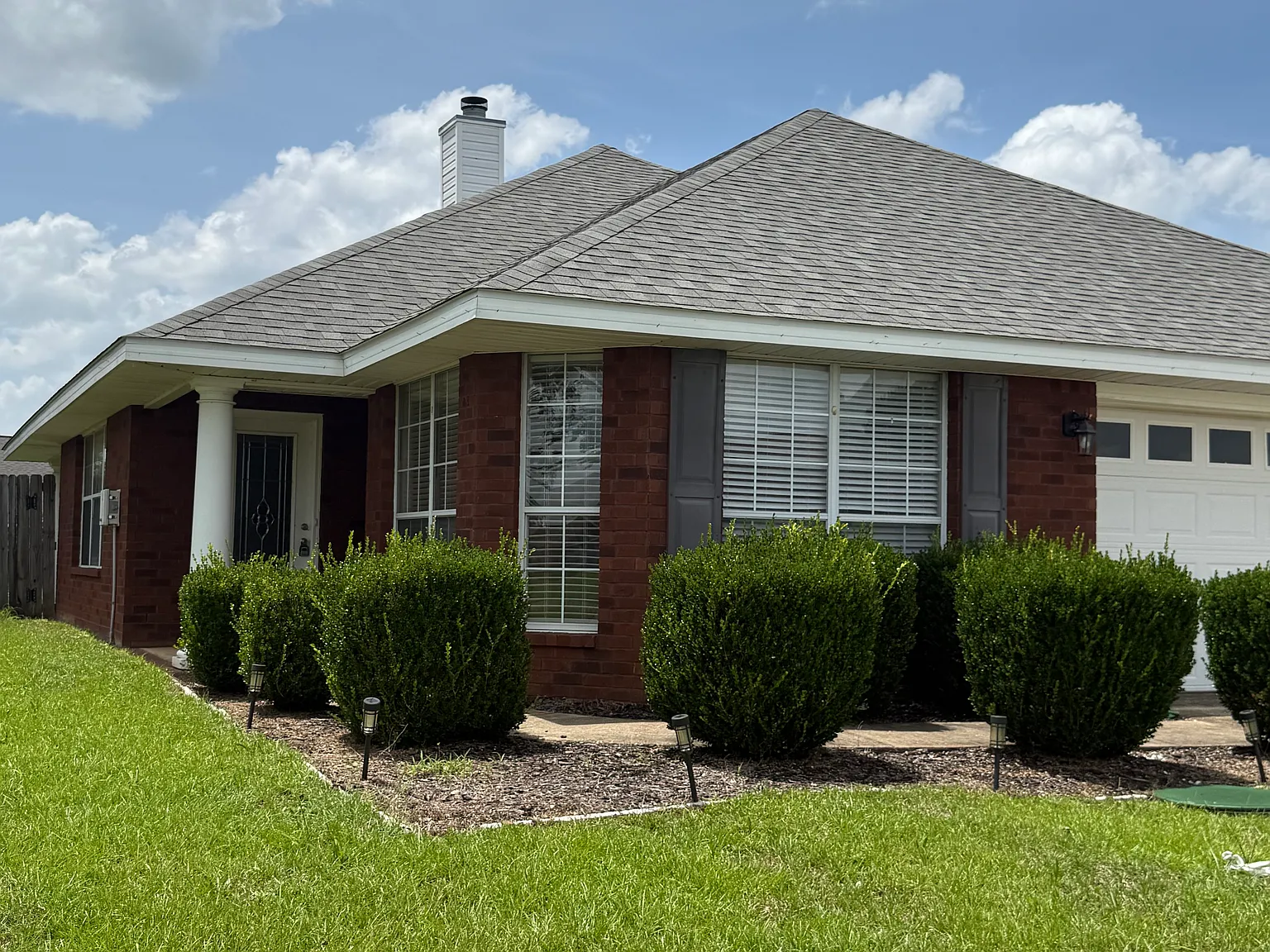 3 bed, 1402 sqft, $1,850 — Photo 1