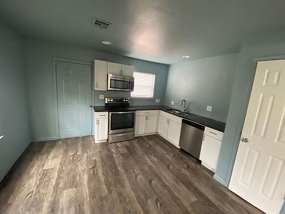 4th image of 555 E Harmon Dr