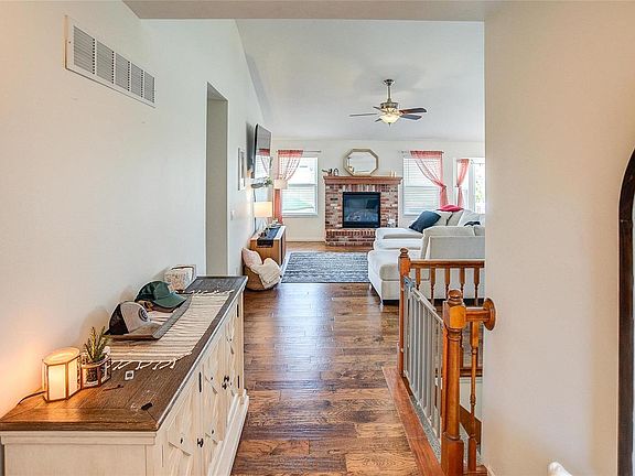 4th image of 185 Quail Dr E