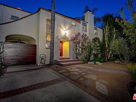 2nd image of 542 N Las Palmas Ave