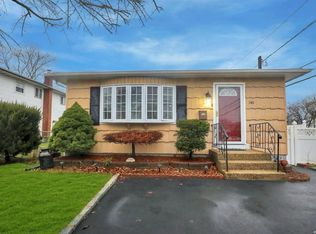 140 Lenox Rd, West Babylon, NY 11704