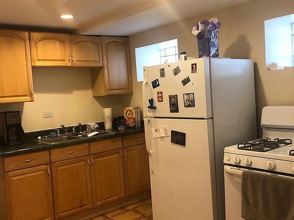 3rd image of 1610 N Wolcott Ave