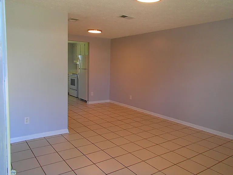 925 Bradford Cir — Photo 7