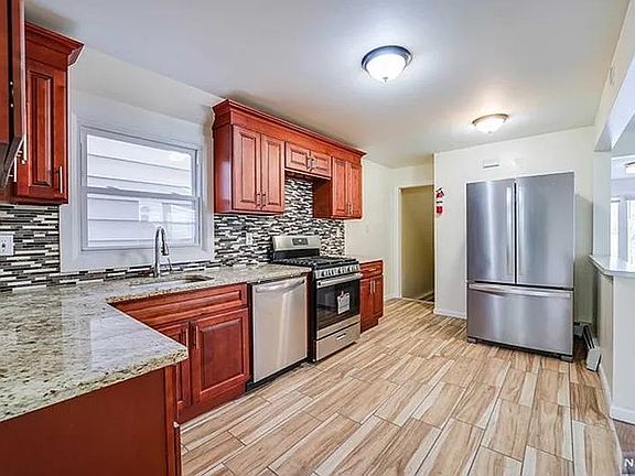 4th image of 180 McAdoo Ave Floor 1