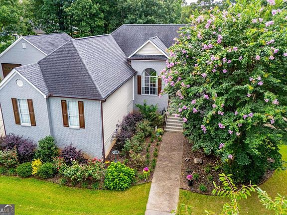 2nd image of 72 Oak Walk