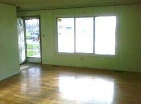 5th image of 28387 Lorraine Ave