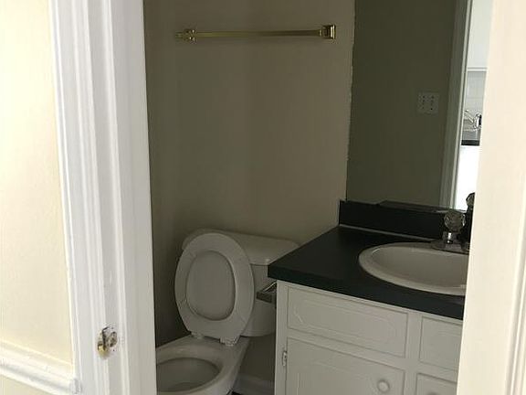 5th image of 3826 N 1 Sterling Pointe Dr