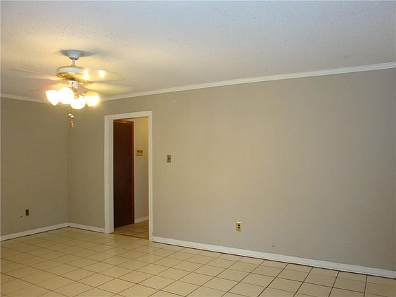4th image of 954 Oak Ave