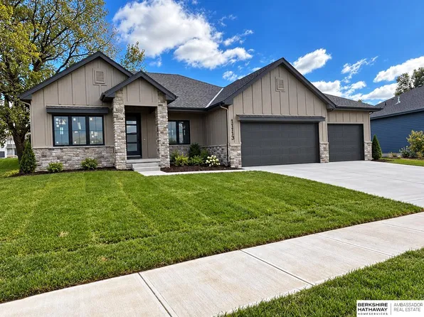 11113 S 98th St, Papillion, NE 68046