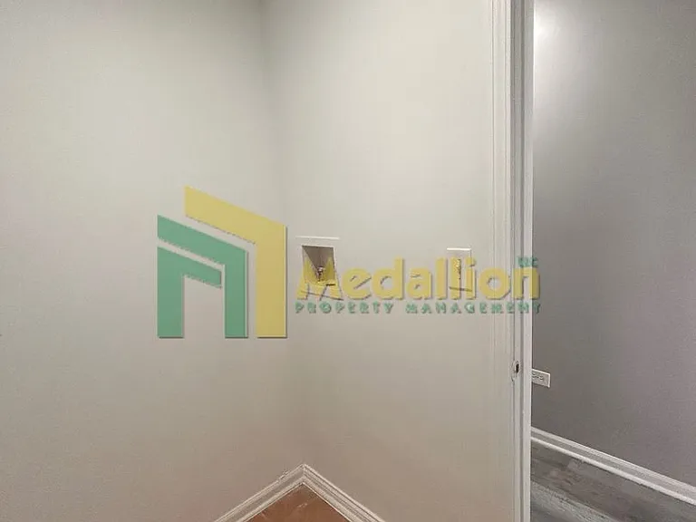 5954 S Maplewood Ave — Photo 32