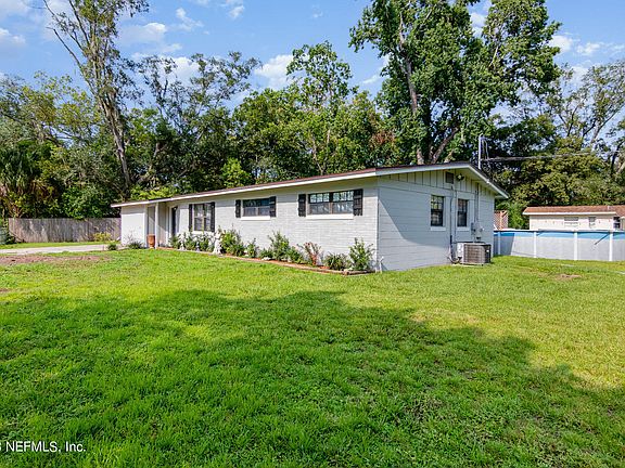 2nd image of 2211 HUGH EDWARDS Drive