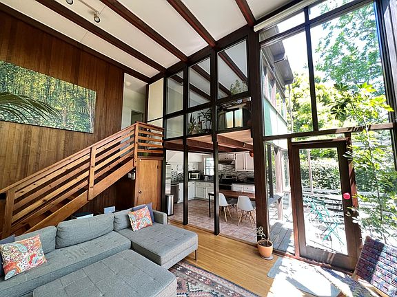 4th image of 2724 Garber St #B
