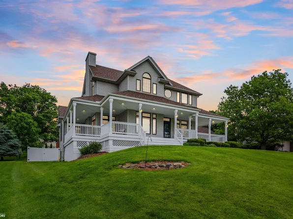 2310 Knollway Dr, Marshalltown, IA 50158