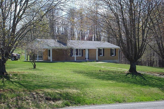 1st image of 28 Chantilly Dr