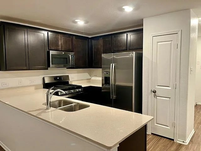 3 bed, 2.0 bath, 1450 sqft, $1,650 — Photo 4