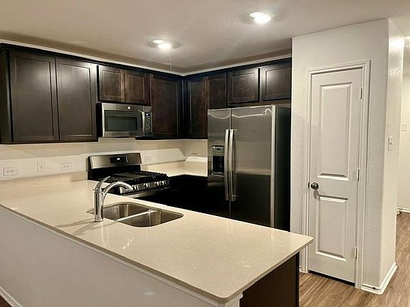 4th image of 406 Halfmoon Dr