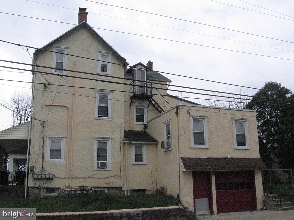 2nd image of 143 E Broadway Ave