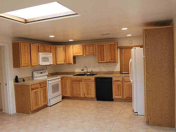 3rd image of 2615 N Mesa Dr