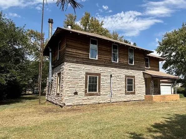 1212 M Rd, Larned, KS 67550