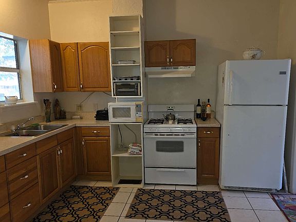 4th image of 350 NW Desoto St