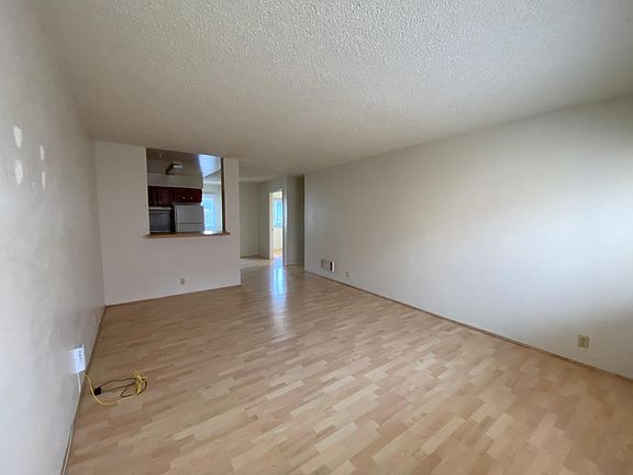 4th image of 1072 Huntington Ave E #3