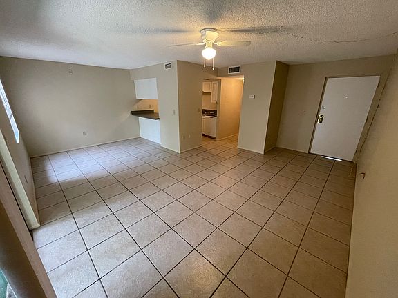 5th image of 2729 Hidden Lake Blvd Unit B